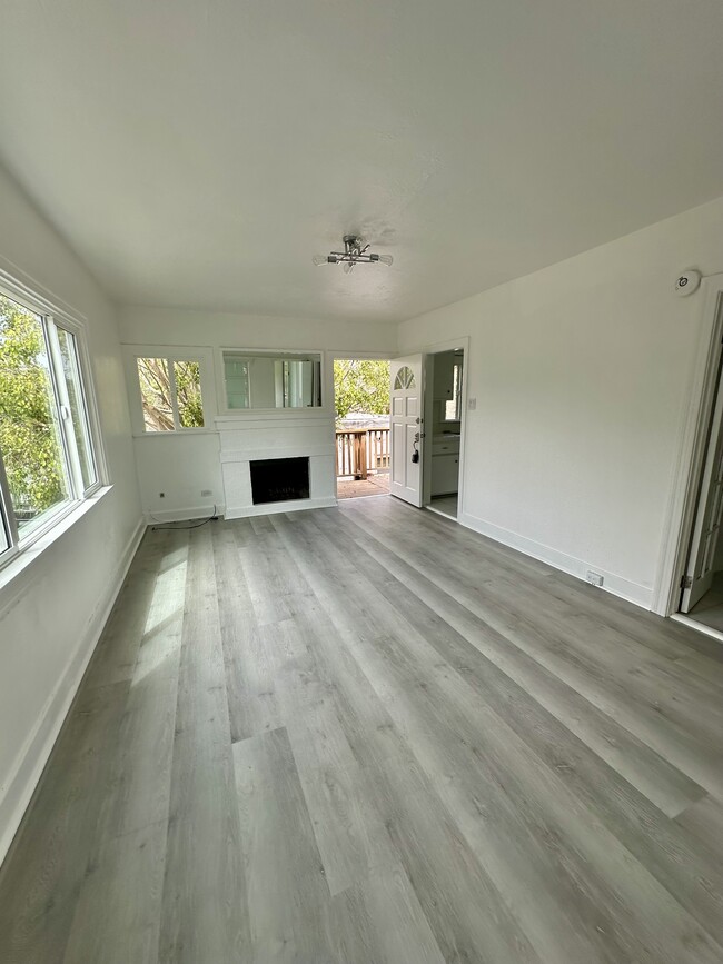 Spacious living room - 2643 Highland Ave Townhome