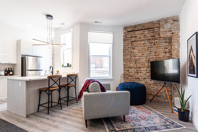 Photo - 2739 W Division St