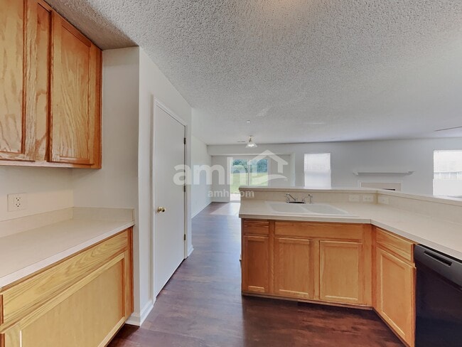 Photo - 107 Daventry Pl