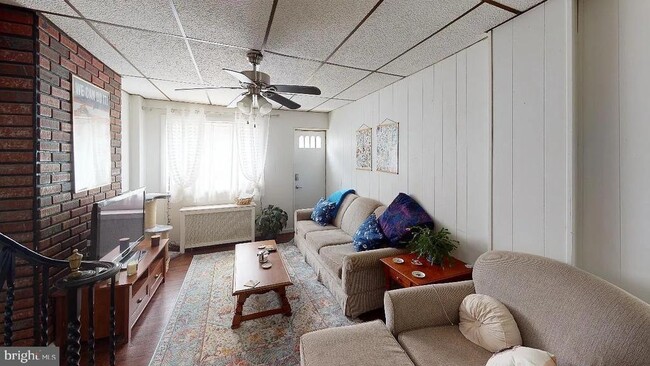 Photo - 415 E Flora St