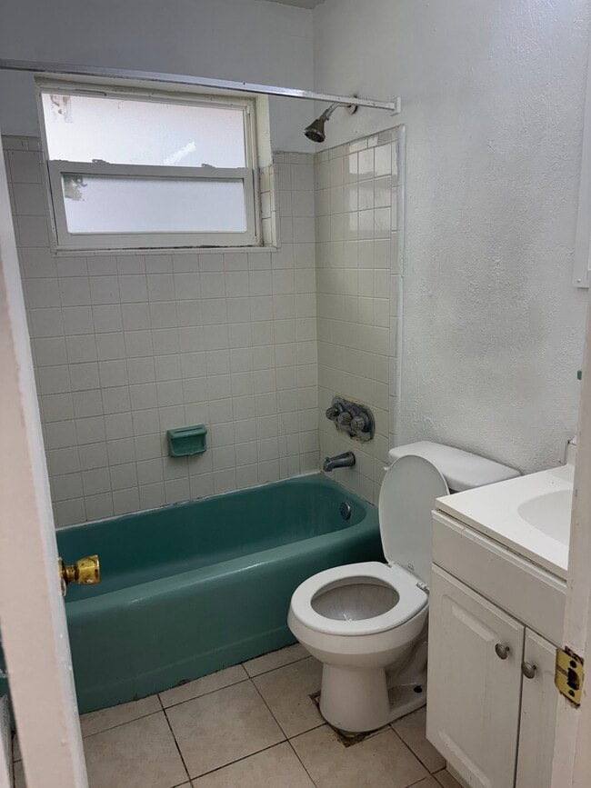 Photo - 227 Blue Heron Blvd W Unidad @@7 West Blue
