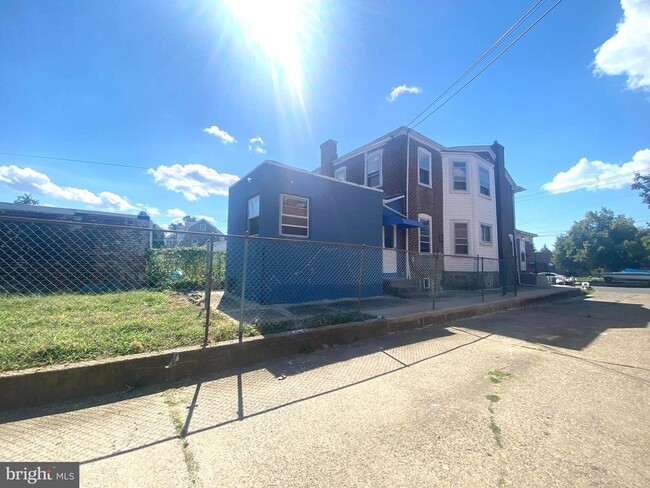 Photo - 2241 Knorr St