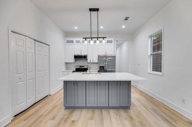 Photo - 926 Welch St SW