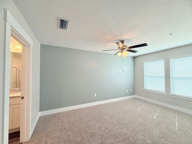 Photo - 3 Bed/2.5 Bath Townhome - Prime Pensacola ...