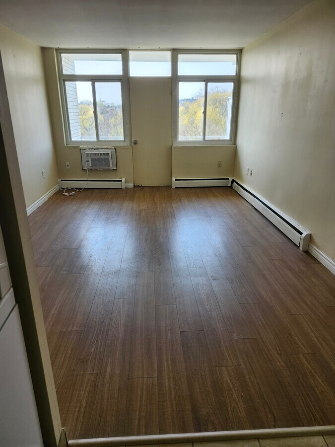 Photo - 1 Eastchester Avenue