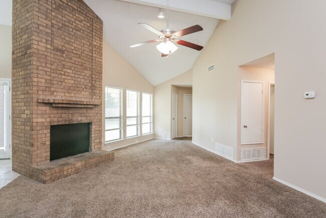 Photo - 406 Kalmia Dr