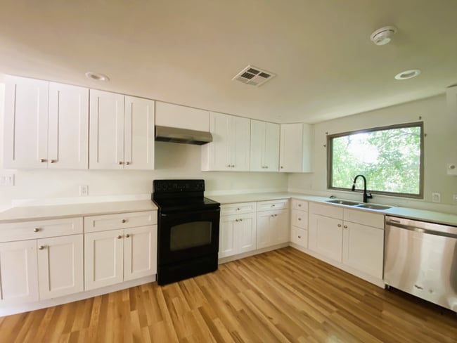 Photo - 201 Harmons Way