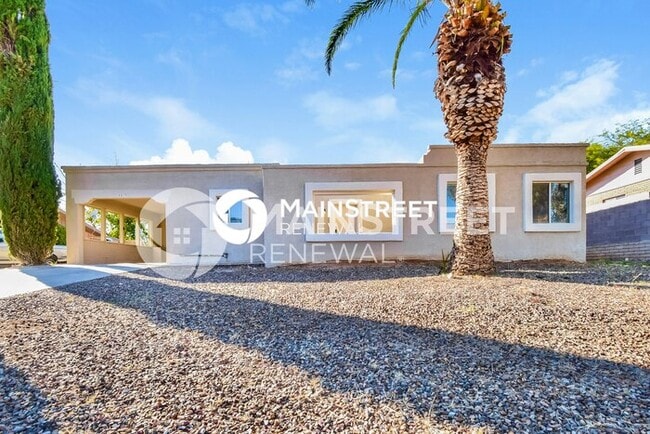 Building Photo - 2 Bedroom Pet-Friendly Home in Tucson, AZ with Main Street Renewal