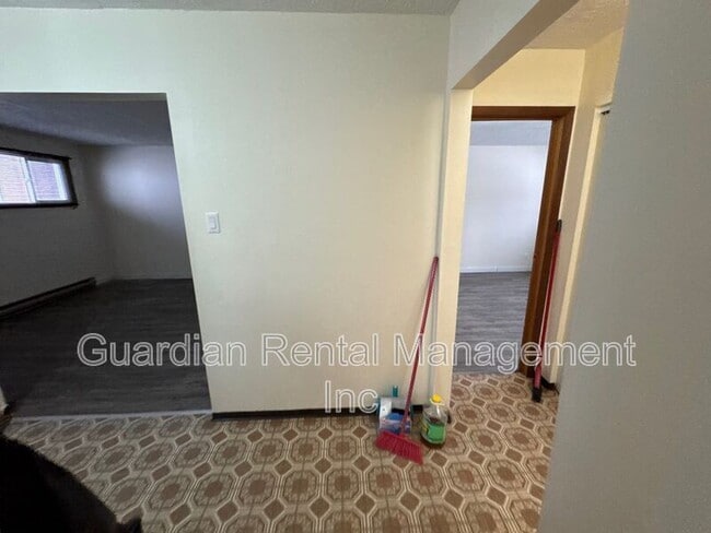 Photo - 39 Kingsway Dr Unit Apartment 3