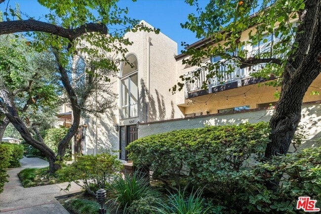 Building Photo - 5267 Coldwater Canyon Ave