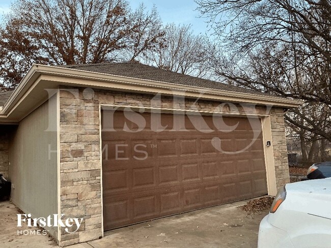 Building Photo - 5110 N Bellaire Ave