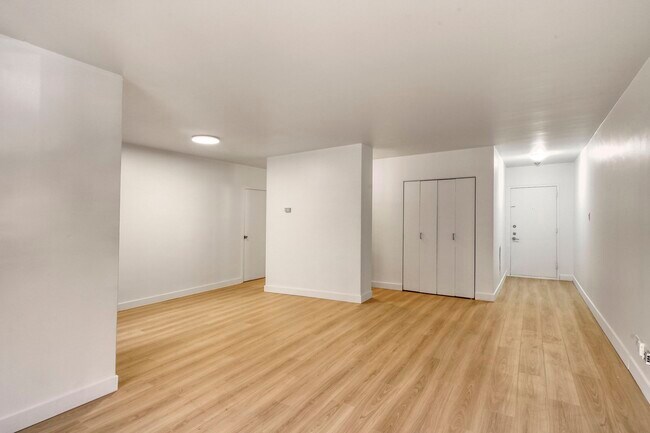 Photo - 2400 Av. Van Horne Unit 102