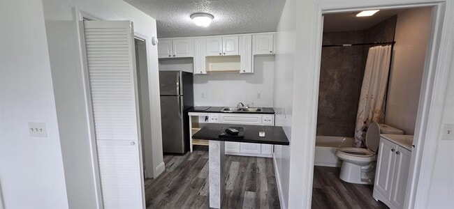 Photo - 669 Royalty Ct