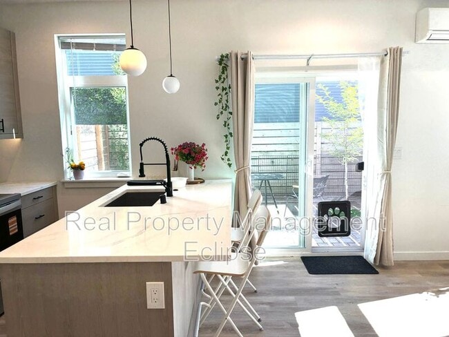 Photo - 2925 39th Ave SW