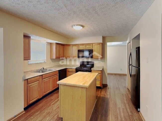 Photo - 6647 Hilmar Dr