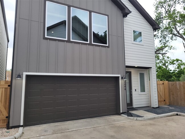 Building Photo - 240 Julia St Unit A