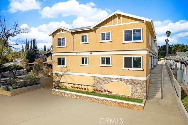 Building Photo - 5639 Huntington Dr Unit 1