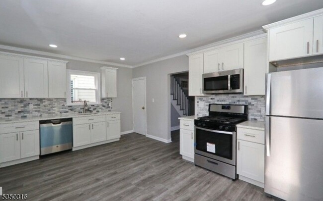 Building Photo - 321 South Ave