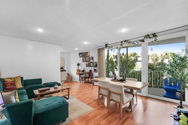 Photo - 691 Levering Ave