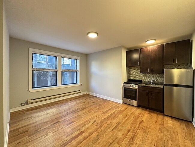Building Photo - 4512 N Damen Ave Unit J02P