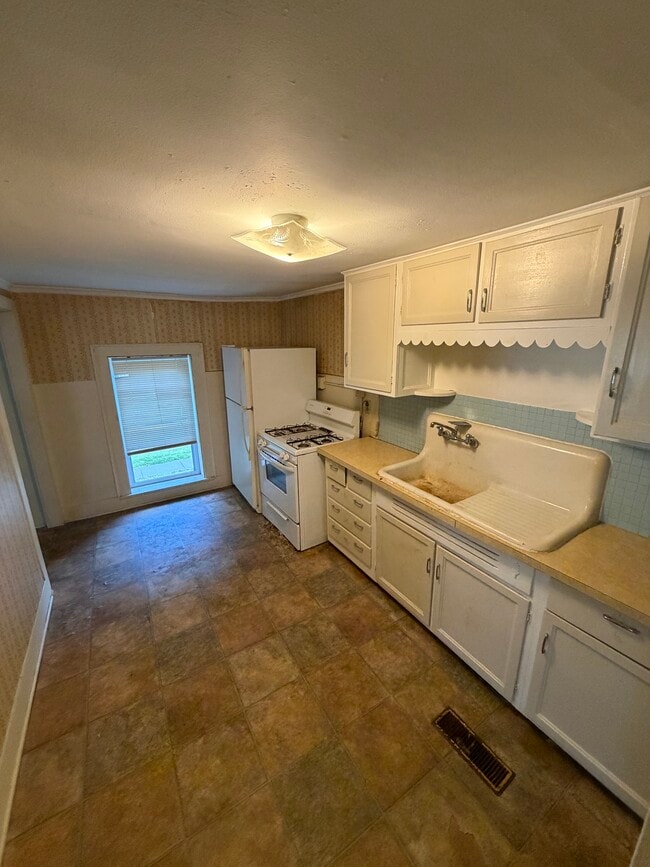 507 W Main St Unit 2R