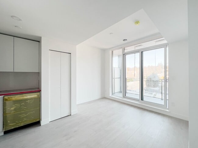 Photo - 901 Lougheed Hwy.