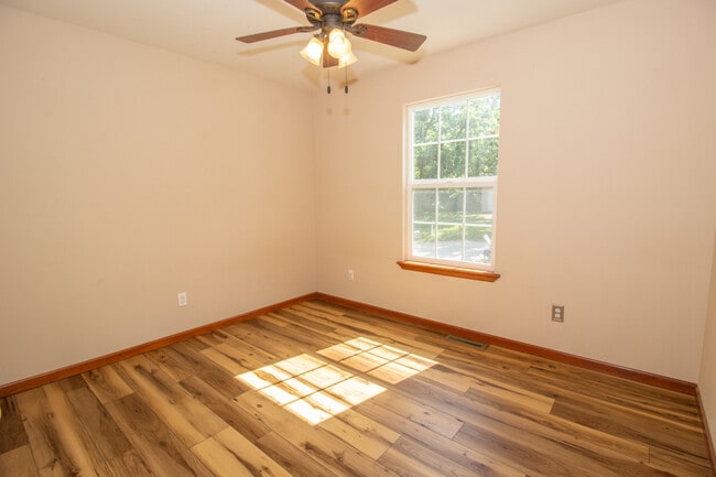Photo - 22039 Harlan Ln