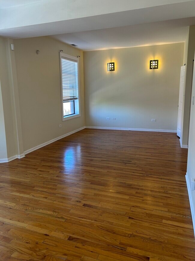 Photo - 363 E 59th St