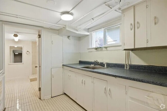 Building Photo - 220 Grand Ave Unit 1/2 Rental