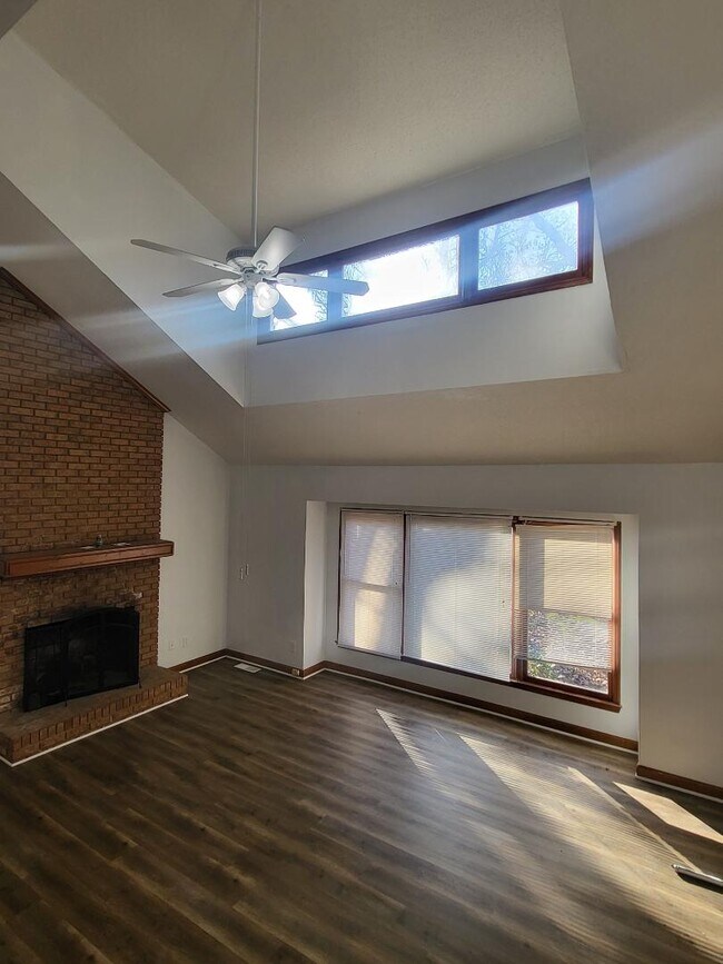 Photo - 3000 Jamestown Dr