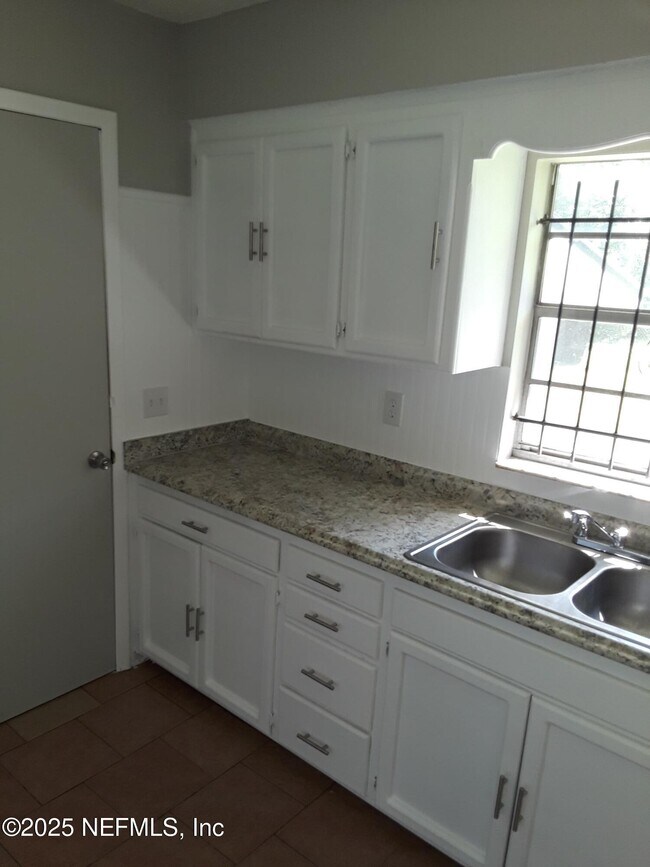 Photo - 7930 Tarling Ave