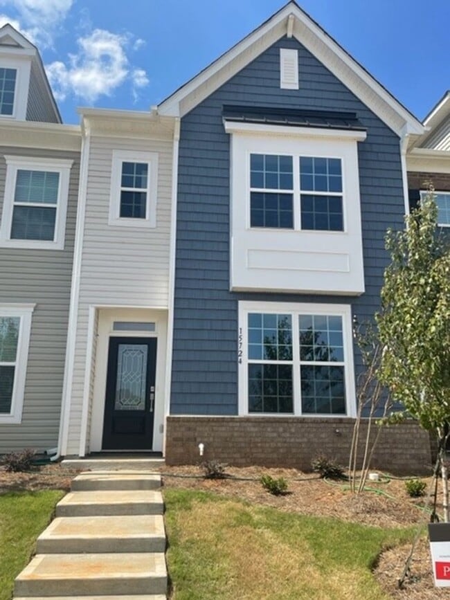 Building Photo - !!! Coming Soon!!! Stunning Townhome for Lease! Available 4/5/26
