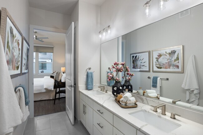 Photo - Luxury Living Near Downtown – Up to 2 Mont... Unit AJH1