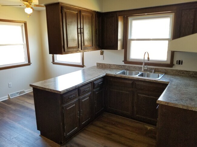 Kitchen - 11022 W Florist Ave