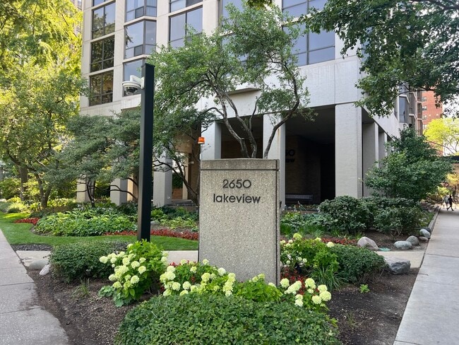 Building Photo - 2650 N Lakeview Ave Unit 3708