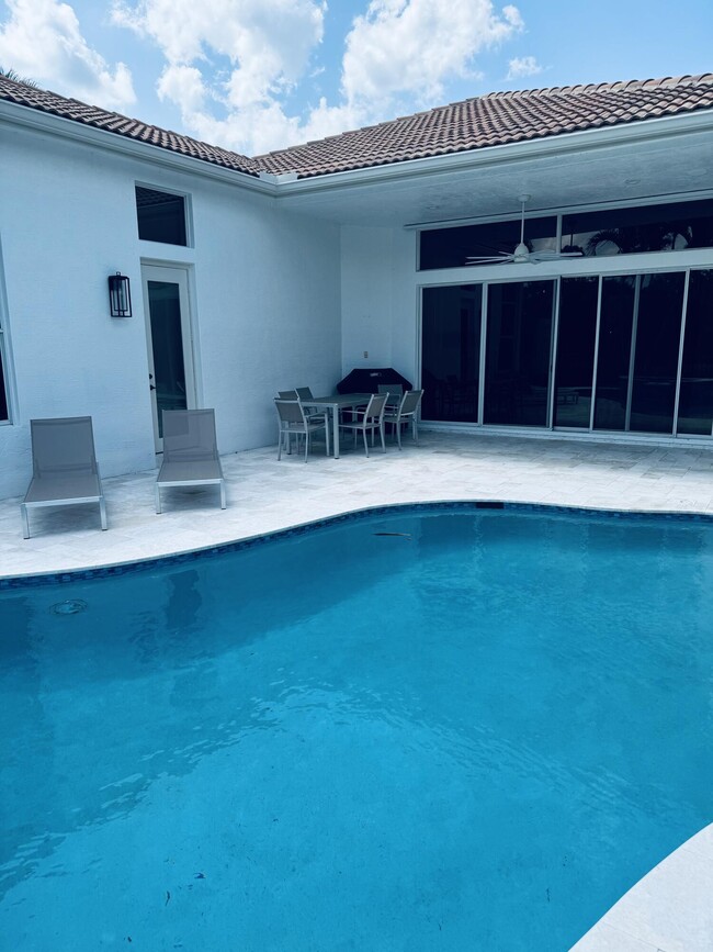 Photo - 156 Esperanza Way