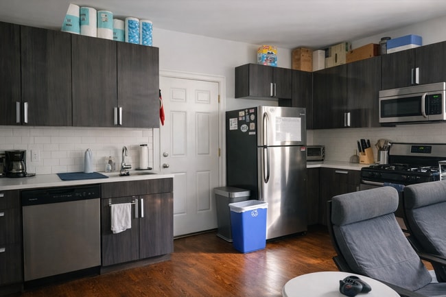 Building Photo - 19 Marney St Unit 3