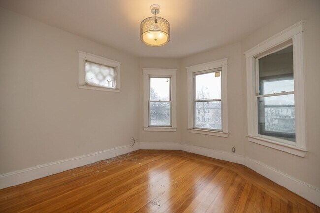 Photo - Great 4 Bed Available 9/1/26