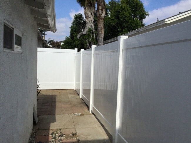 Photo - 20957 Community St