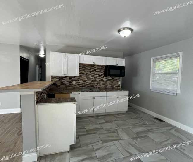 Photo - 3 spacious bedrooms, 1 updated bathroom ho...