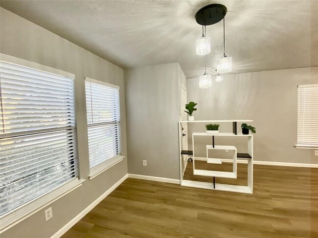 Building Photo - 2411 Glen Field Dr Rental