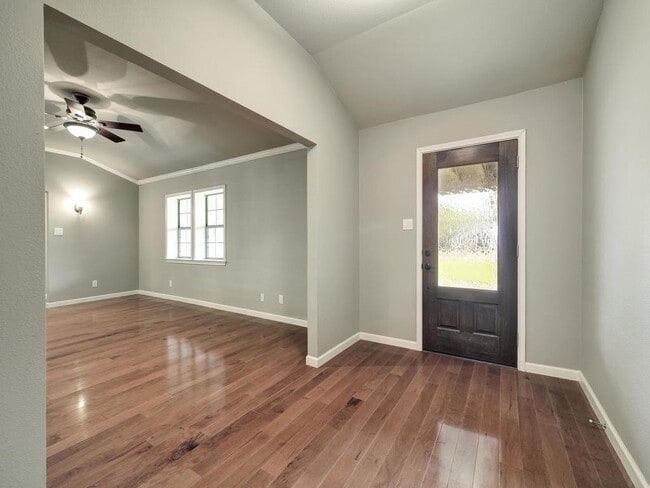 Photo - 2905 Perry Ln