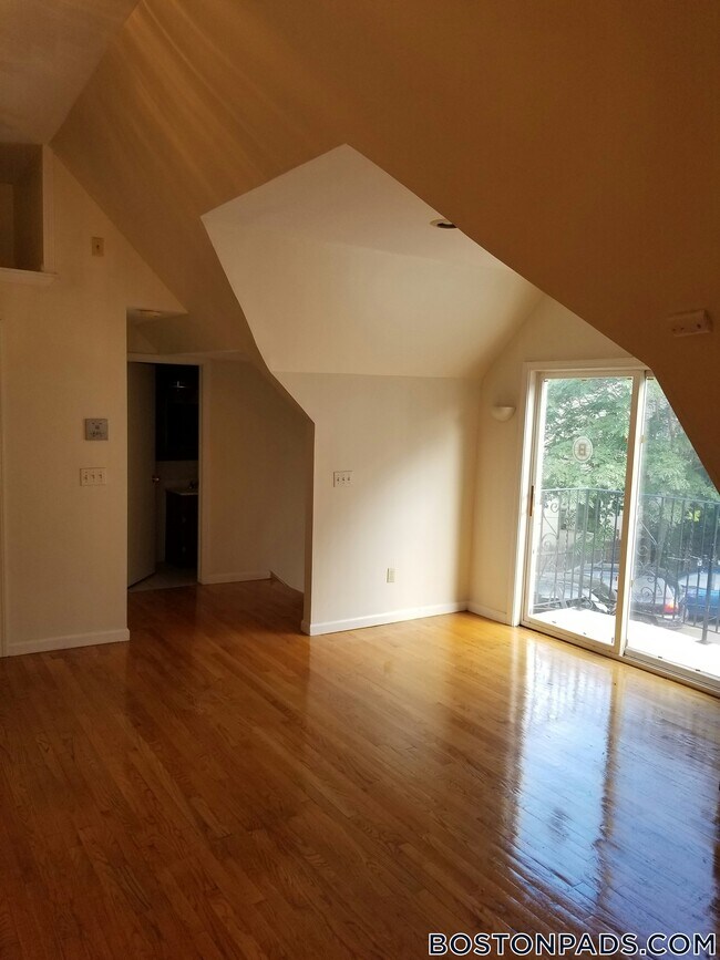 14 Gardner St Unit 2R