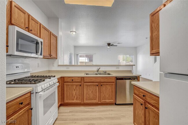 Photo - 5998 Jagged Cut St