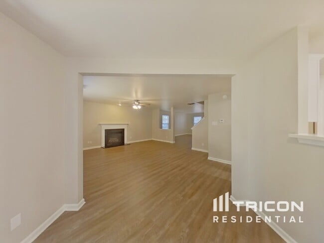 Photo - 1332 Waterlily Lane