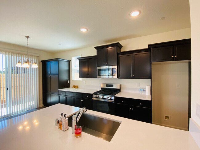 Photo - $2,195 Leonard & Gettysburg,  3 Bedroom - ...