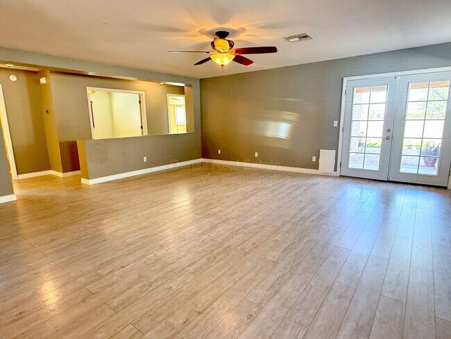 Photo - 10449 E Bridgeport St