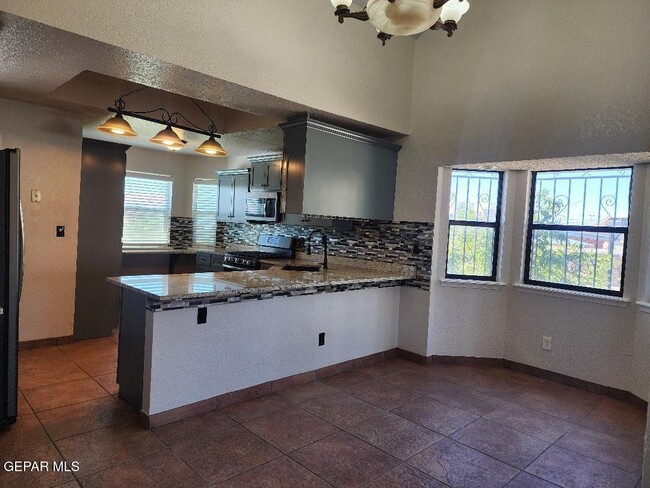Photo - 11300 Crater Lake Ave