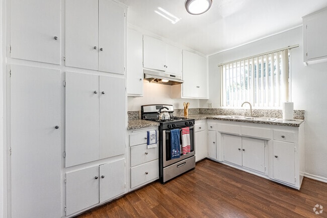 Studio - 605SF - Kitchen