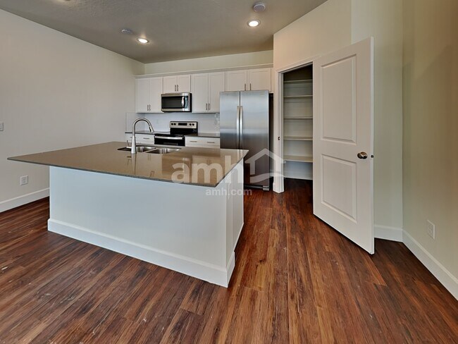 Photo - 11016 S Trocadero Ave